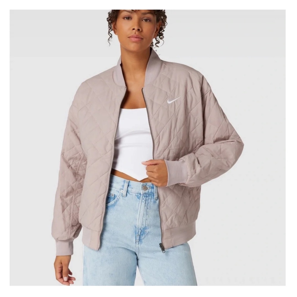 NIKE WOMEN’S REVERSIBLE VARSITY BOMBER JACKET XL